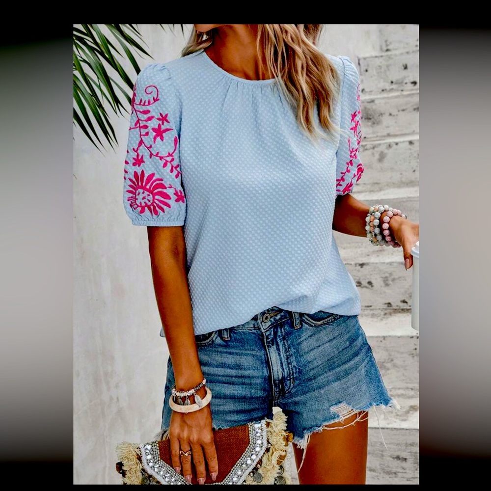 Puff sleeve women’s top. Pink floral embroidered.